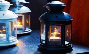 идеальная декоративная свеча на столе