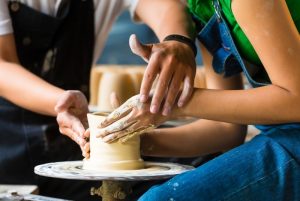 признание в гончарной мастерской