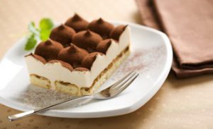 красивый десерт (пироженое)