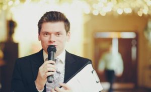 веселый ведущий