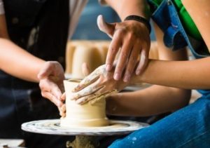 поступок в гончарной мастерской