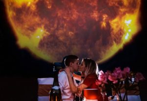 веселое свидание в планетарии