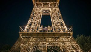 элегатное свидание на Эйфелевой башне